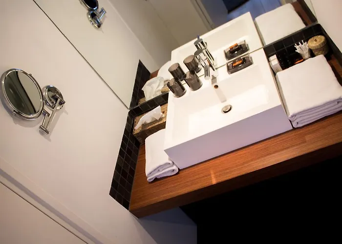 Galerie Dis فندق 3*